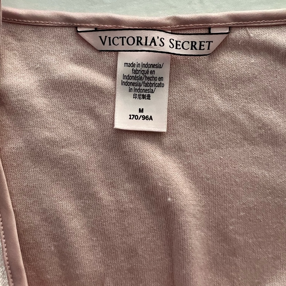 Victoria Secret - Picture 2 of 3